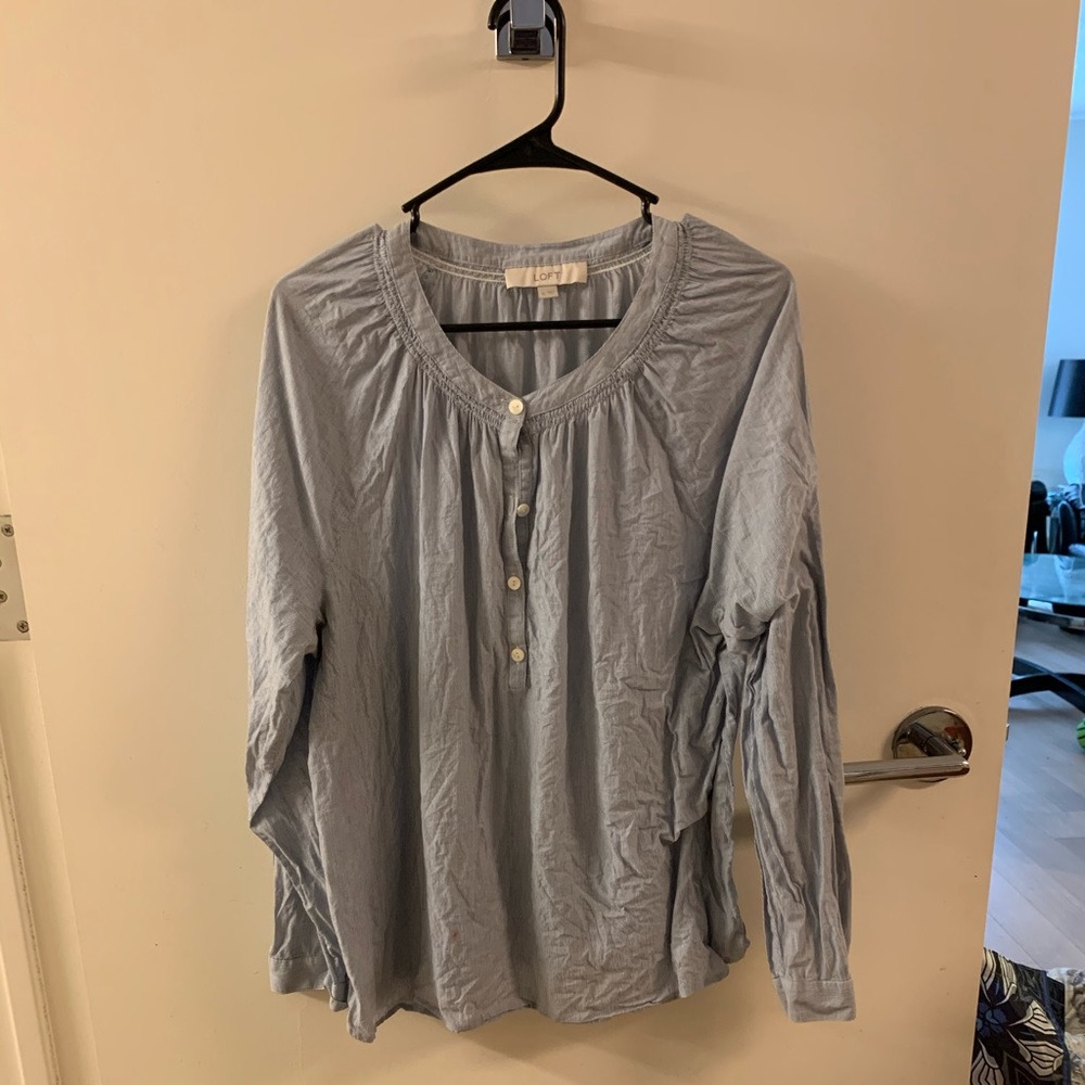 Long sleeve blouse w/ scoop neck & button opening